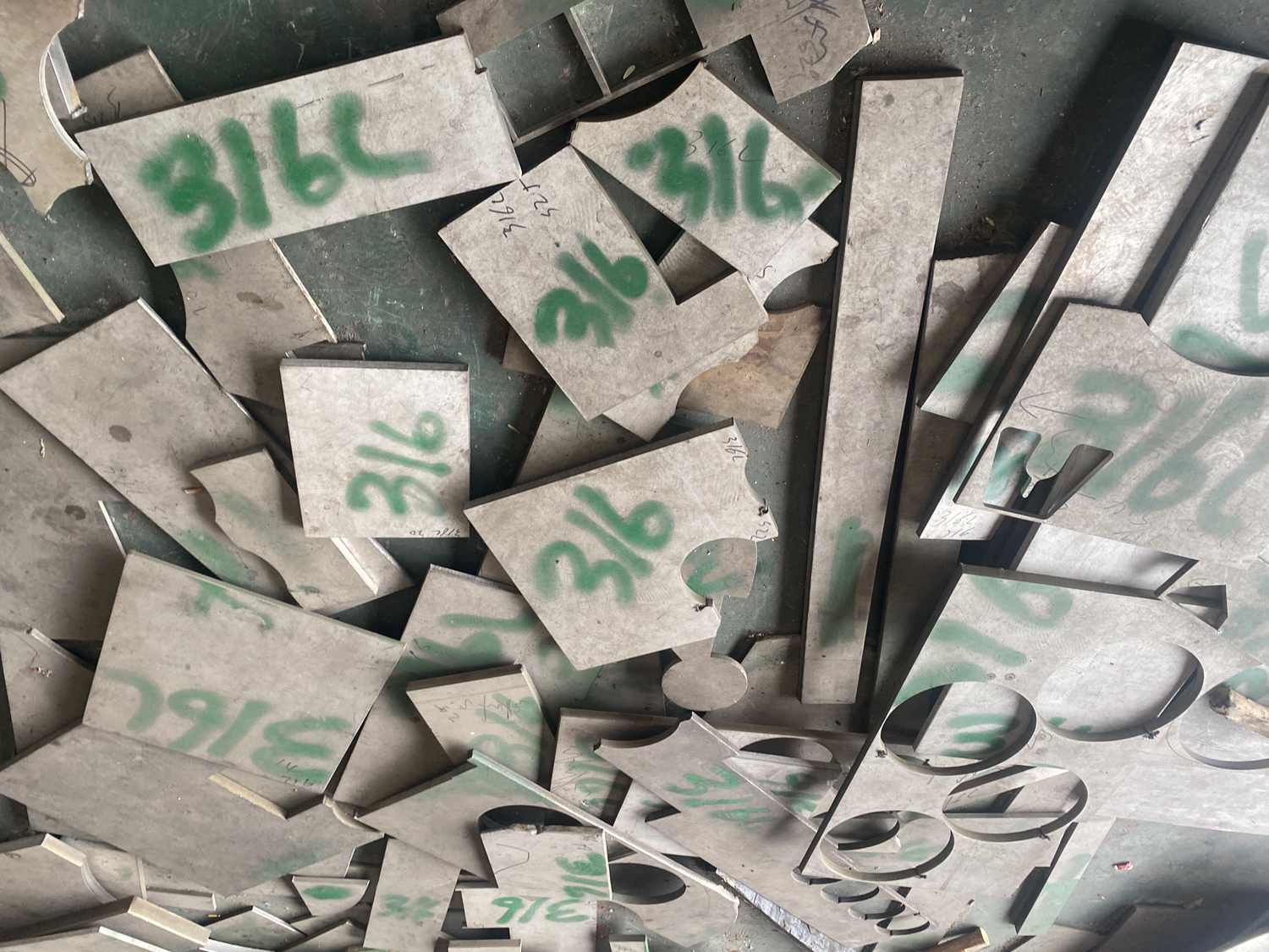 不銹鋼工業(yè)板：316L不銹鋼中厚板材